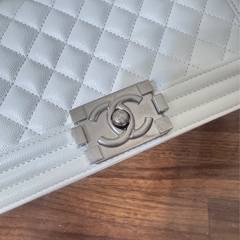 Chanel 白雪公主 白色銀鏈荔枝皮Boy25-7