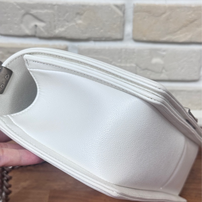 Chanel 白雪公主 白色銀鏈荔枝皮Boy25-8