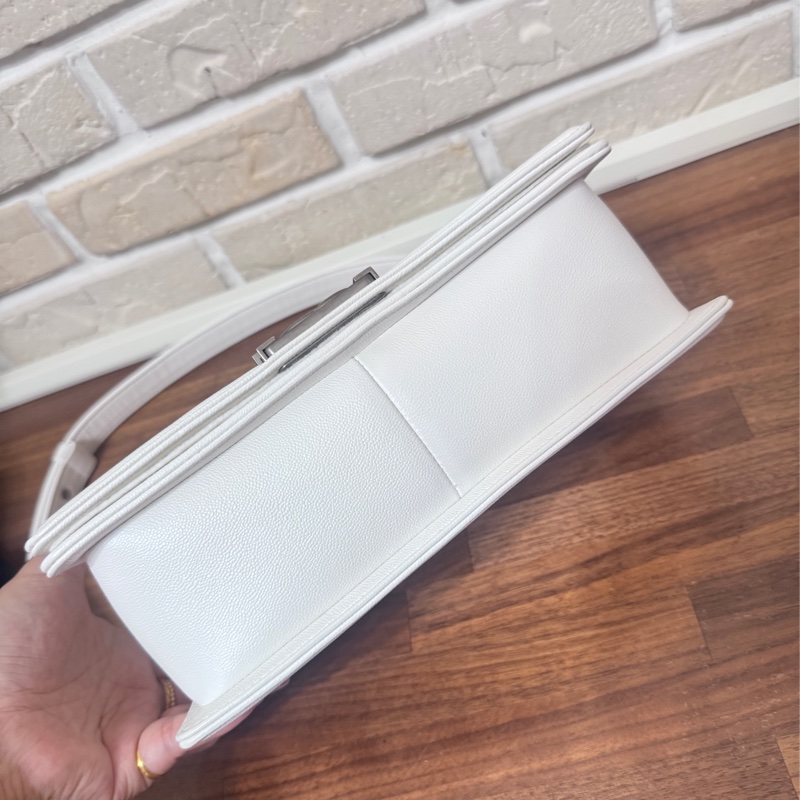 Chanel 白雪公主 白色銀鏈荔枝皮Boy25-9