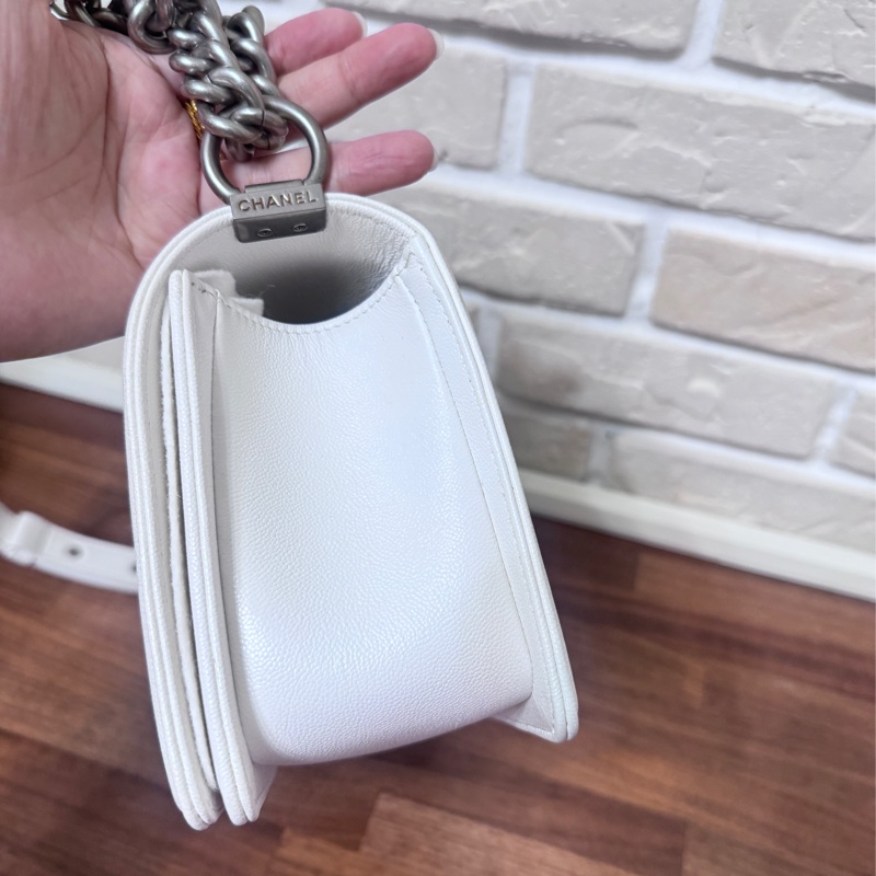 Chanel 白雪公主 白色銀鏈荔枝皮Boy25-10