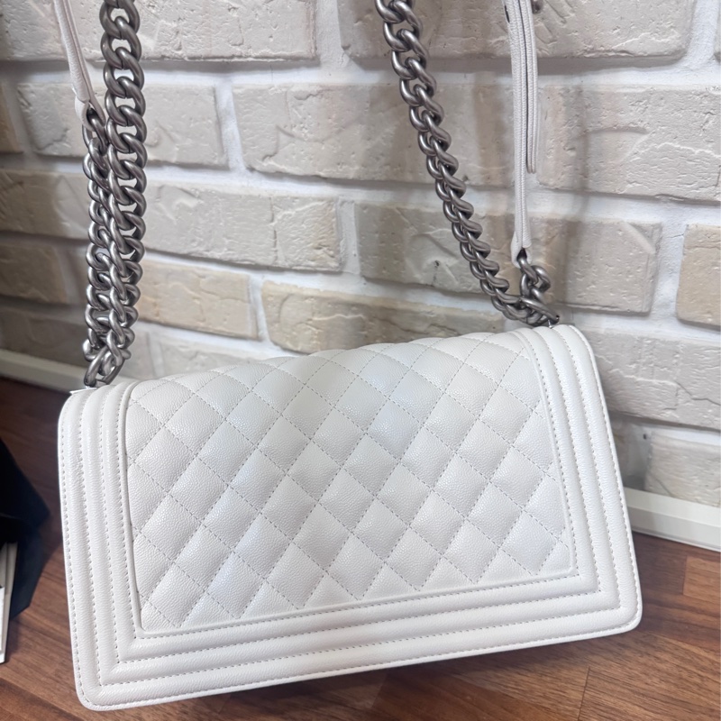 Chanel 白雪公主 白色銀鏈荔枝皮Boy25-11