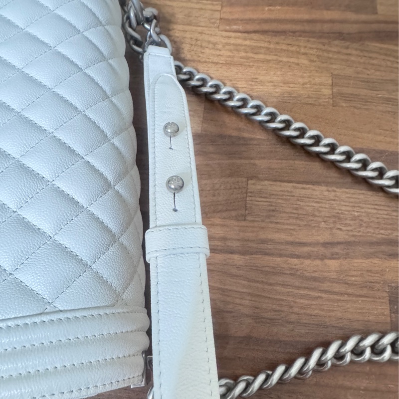 Chanel 白雪公主 白色銀鏈荔枝皮Boy25-13