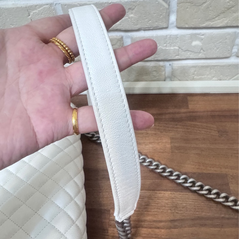 Chanel 白雪公主 白色銀鏈荔枝皮Boy25-14