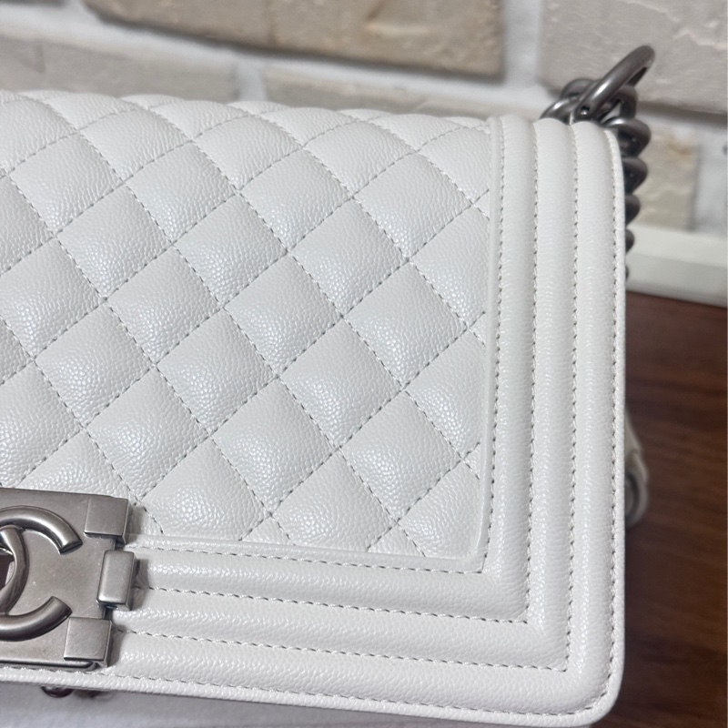 Chanel 白雪公主 白色銀鏈荔枝皮Boy25-16