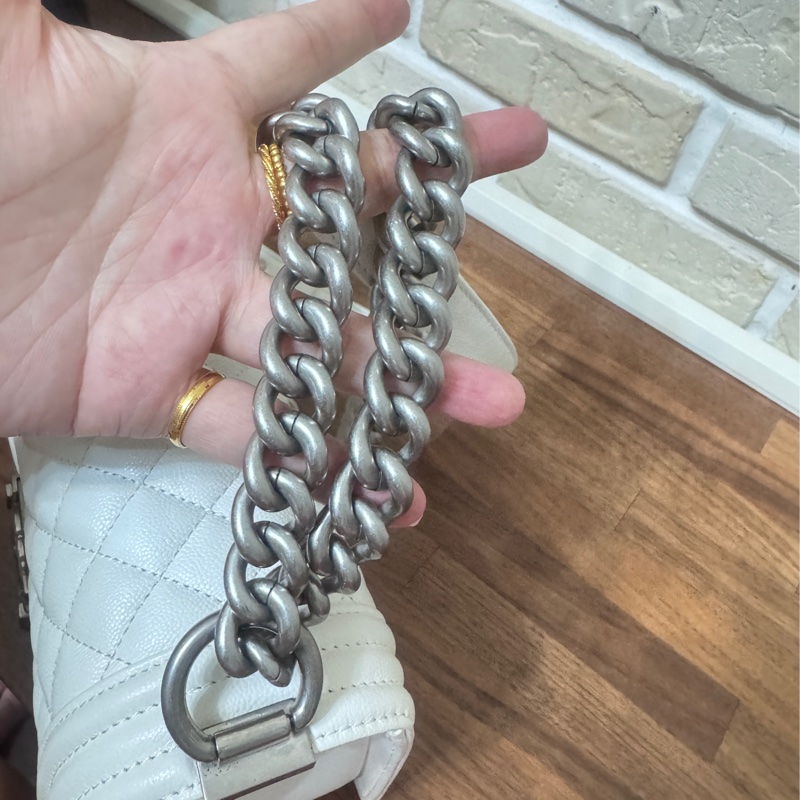 Chanel 白雪公主 白色銀鏈荔枝皮Boy25-23