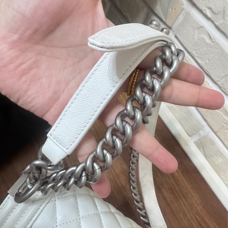 Chanel 白雪公主 白色銀鏈荔枝皮Boy25-24