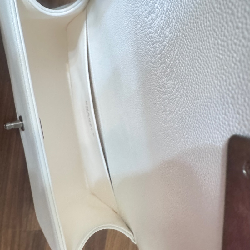 Chanel 白雪公主 白色銀鏈荔枝皮Boy25-26