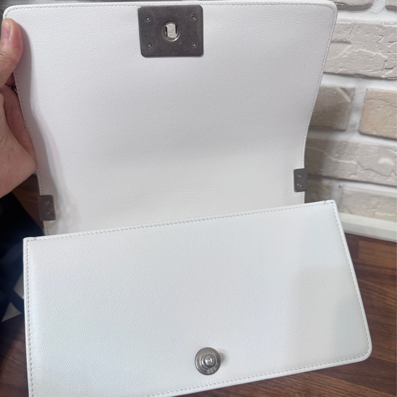 Chanel 白雪公主 白色銀鏈荔枝皮Boy25-31