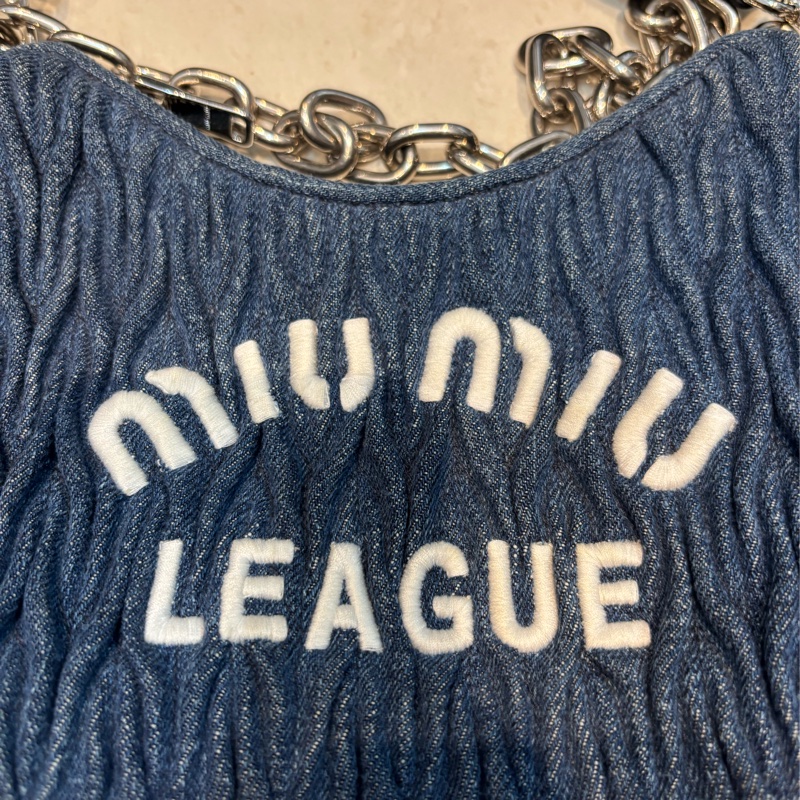 miumiu 牛仔抓皺 斜背/腋下 /手提 三用包-4
