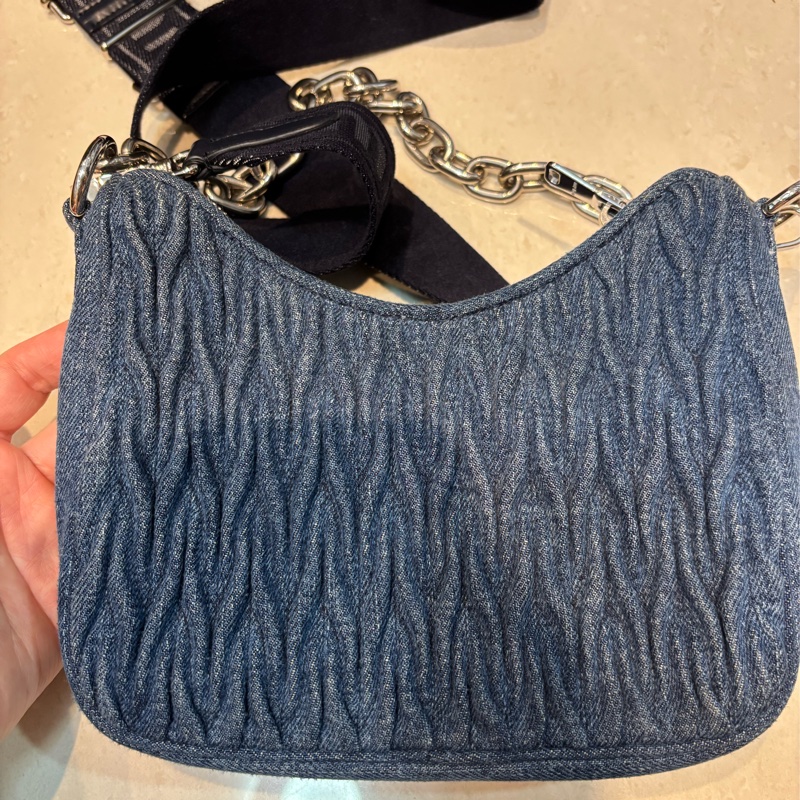 miumiu 牛仔抓皺 斜背/腋下 /手提 三用包-6