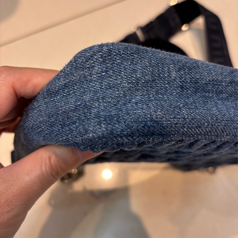 miumiu 牛仔抓皺 斜背/腋下 /手提 三用包-7