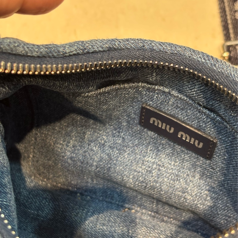 miumiu 牛仔抓皺 斜背/腋下 /手提 三用包-9