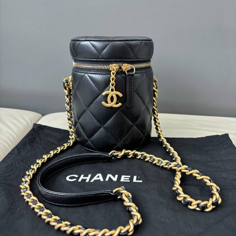 芯片款 香奈兒/Chanel 黑金羊皮圓桶鏈條包