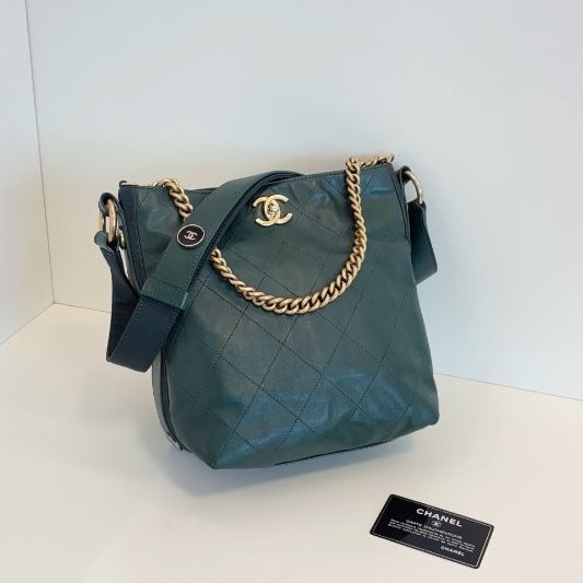 香奈兒/Chanel 嬉皮Hobo徽章流浪水桶包 墨綠菱格牛皮金扣-2
