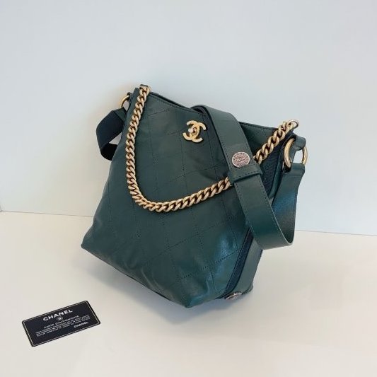 香奈兒/Chanel 嬉皮Hobo徽章流浪水桶包 墨綠菱格牛皮金扣-3