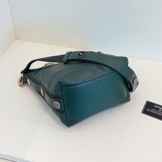 香奈兒/Chanel 嬉皮Hobo徽章流浪水桶包 墨綠菱格牛皮金扣-5