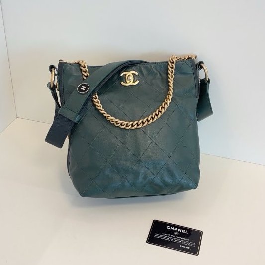 香奈兒/Chanel 嬉皮Hobo徽章流浪水桶包 墨綠菱格牛皮金扣-6