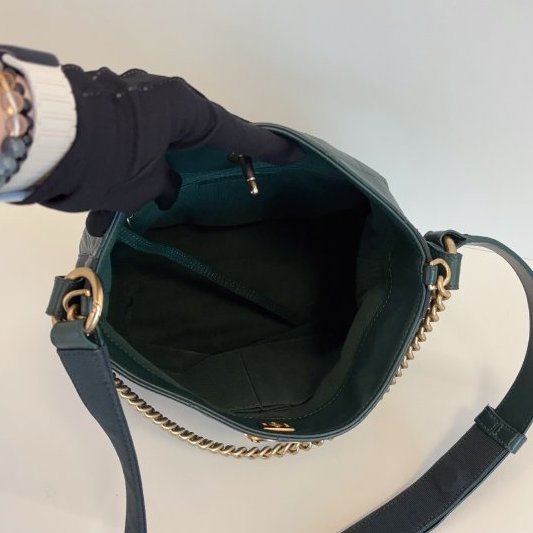 香奈兒/Chanel 嬉皮Hobo徽章流浪水桶包 墨綠菱格牛皮金扣-9