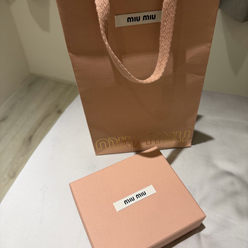 miu miu全新寶寶藍零錢包-1