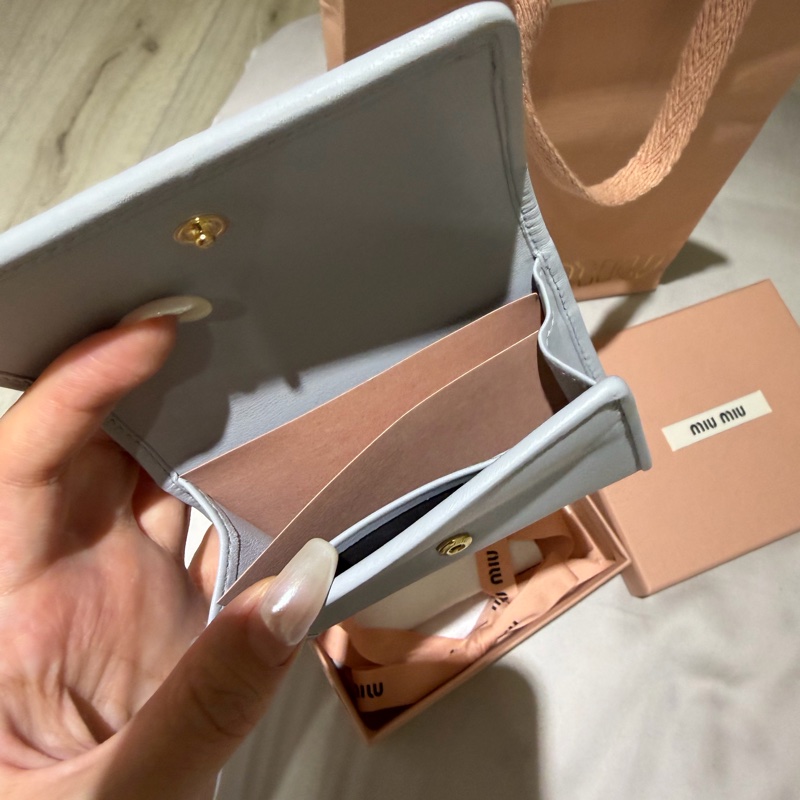 miu miu全新寶寶藍零錢包-4