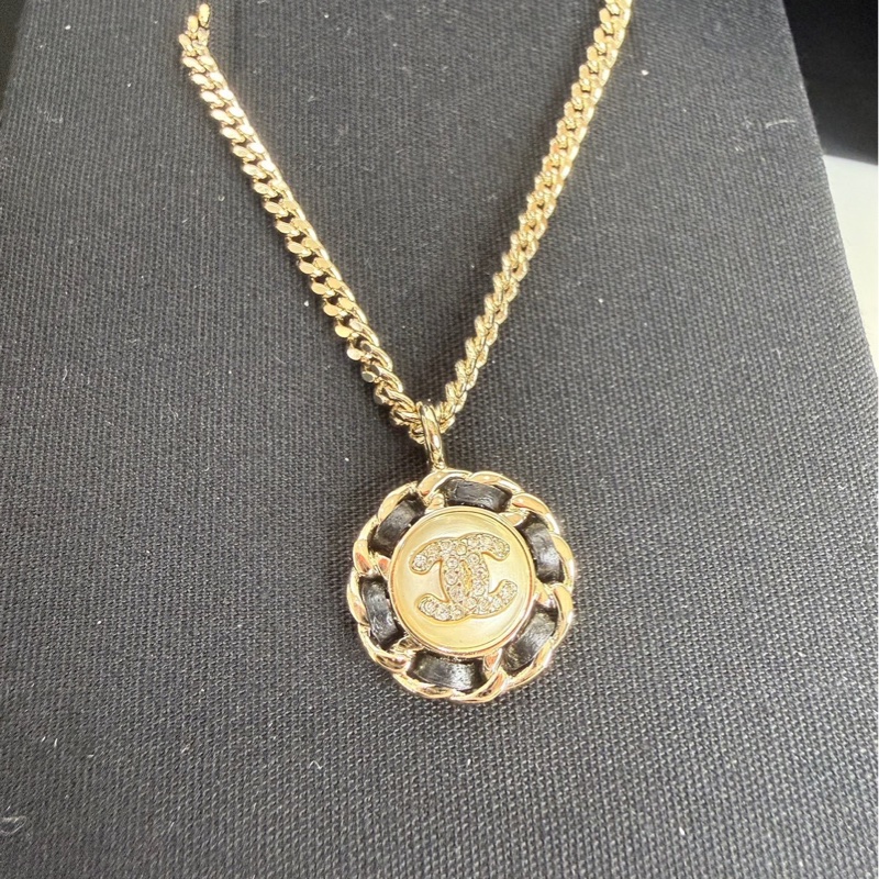 CHANEL｜皮穿珍珠項鍊-1