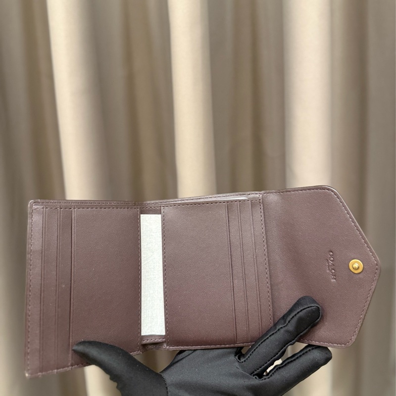 Coach撞色皮革翻蓋短夾（米白）-4