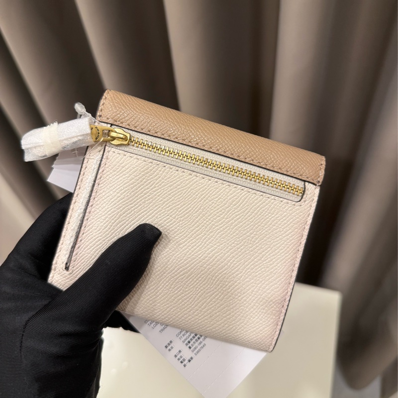 Coach撞色皮革翻蓋短夾（米白）-6