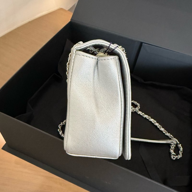 香奈兒/Chanel CF銀色 V紋琺瑯扣鏈條包-3