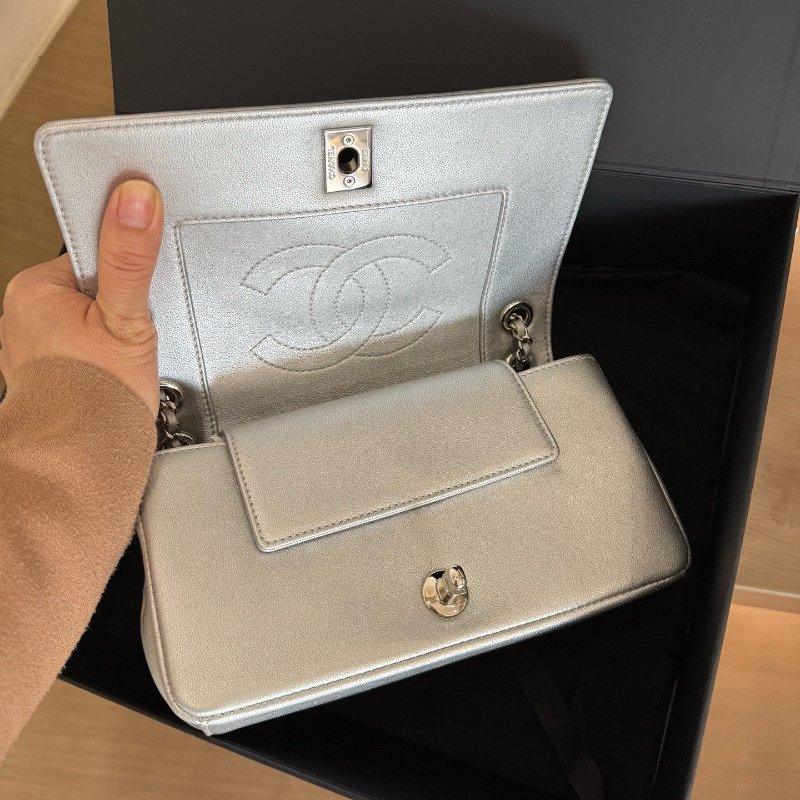 香奈兒/Chanel CF銀色 V紋琺瑯扣鏈條包-4