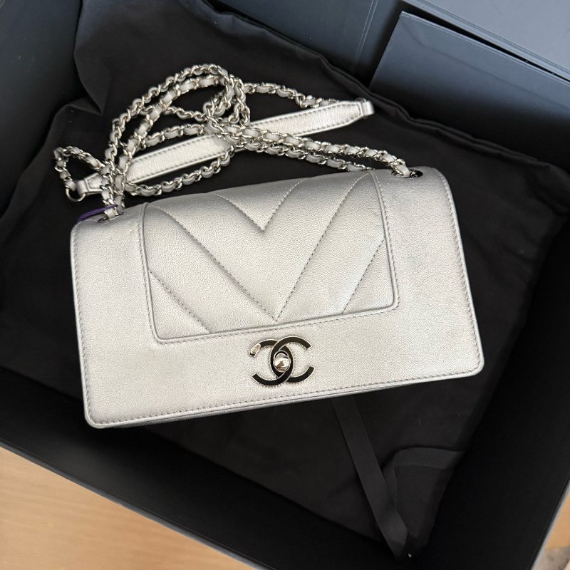香奈兒/Chanel CF銀色 V紋琺瑯扣鏈條包-5