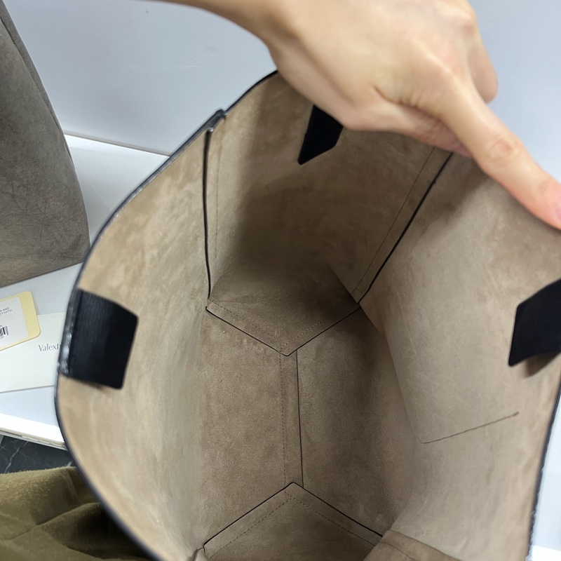 Valextra medium bucket bag 中號黑色水桶包，帶掛包、小卡-2