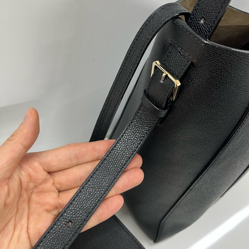 Valextra medium bucket bag 中號黑色水桶包，帶掛包、小卡-8