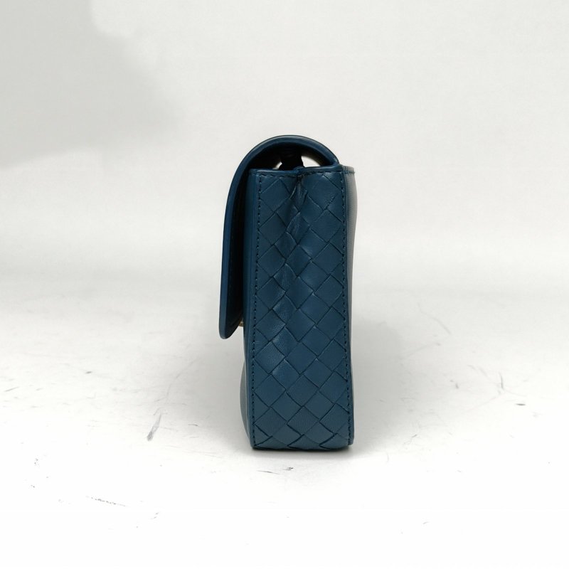 BOTTEGA VENETA 湖藍羊皮斜挎包肩背包-1