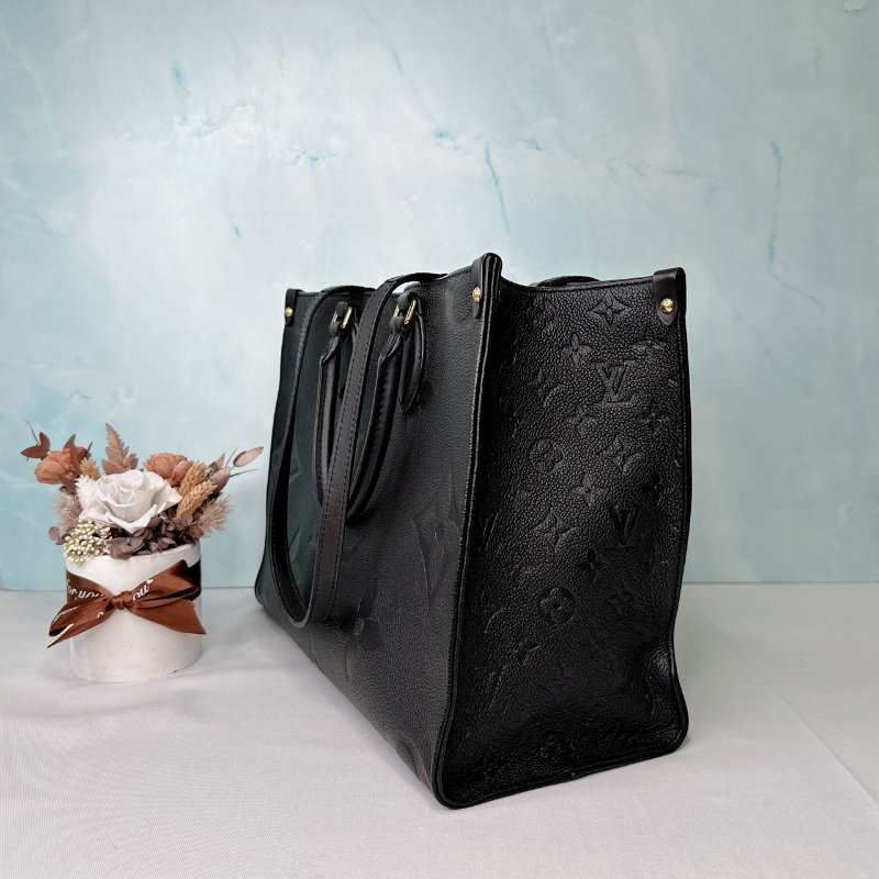 LV OnTheGo MM皮革壓紋托特包-2