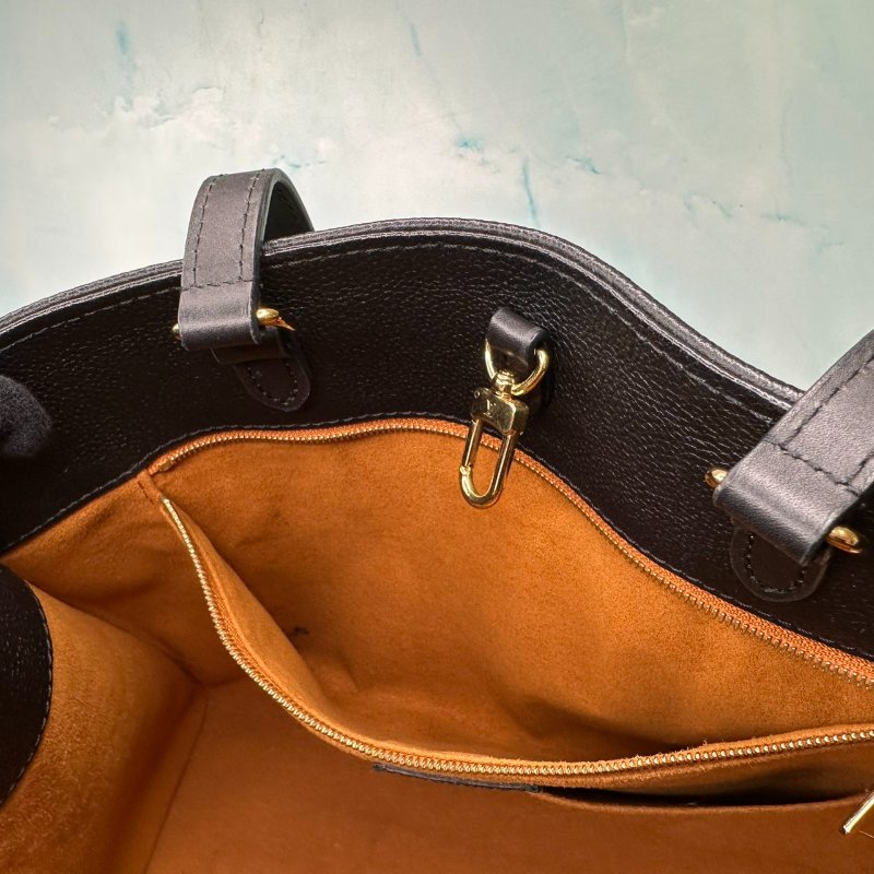 LV OnTheGo MM皮革壓紋托特包-5