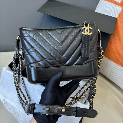 近新品 香奈兒/Chanel 黑金V紋小號流浪包