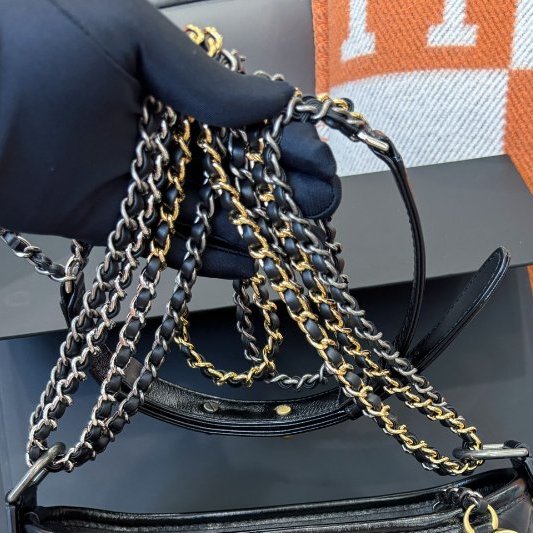 近新品 香奈兒/Chanel 黑金V紋小號流浪包-10