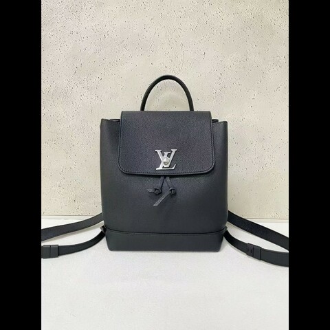 Lv lock me backpack 
黑银全皮双肩包