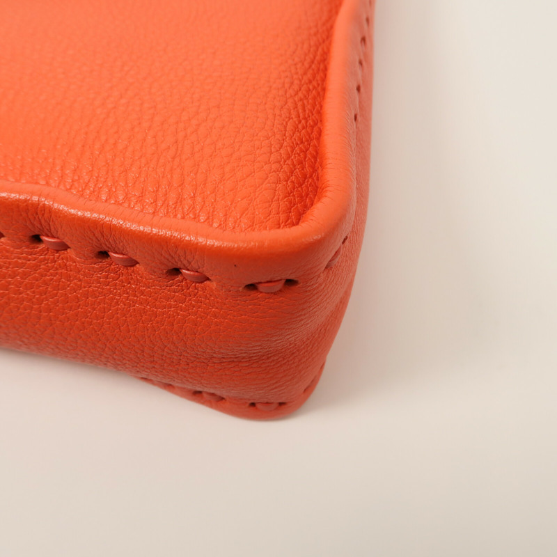 FENDI 牛皮皮革Mini Fendessence Bag手挽袋-11