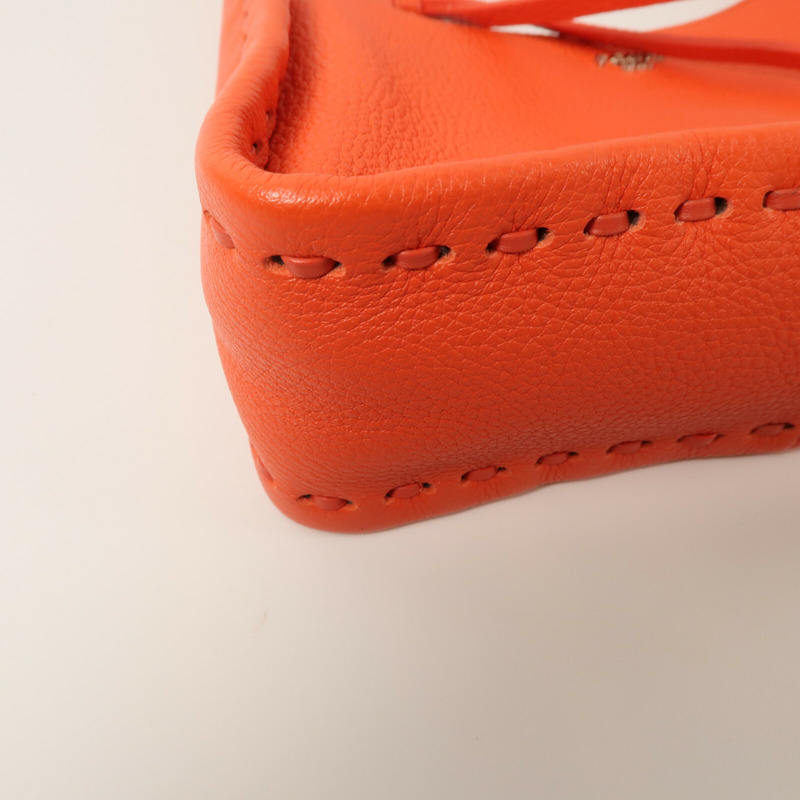 FENDI 牛皮皮革Mini Fendessence Bag手挽袋-12