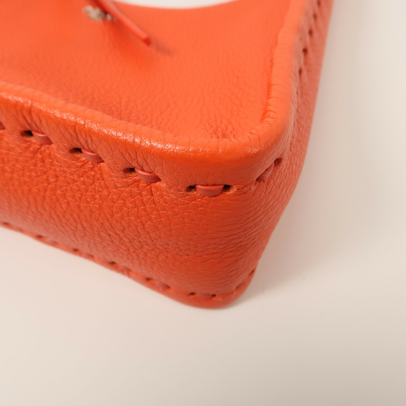 FENDI 牛皮皮革Mini Fendessence Bag手挽袋-13