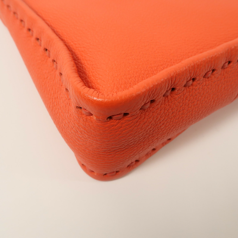 FENDI 牛皮皮革Mini Fendessence Bag手挽袋-14