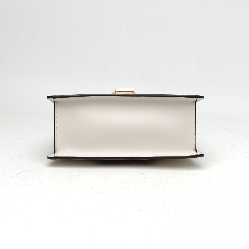 GUCCI Sylvie塞爾維亞絲帶包Mini白色牛皮金扣肩背包-4