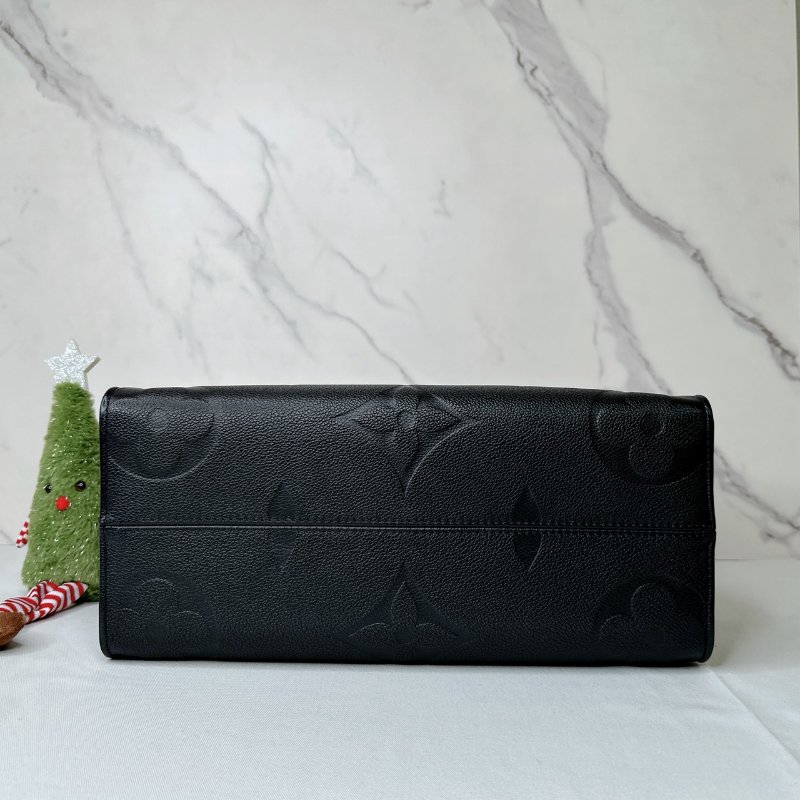 LV OnTheGo MM黑牛壓花托特包-6
