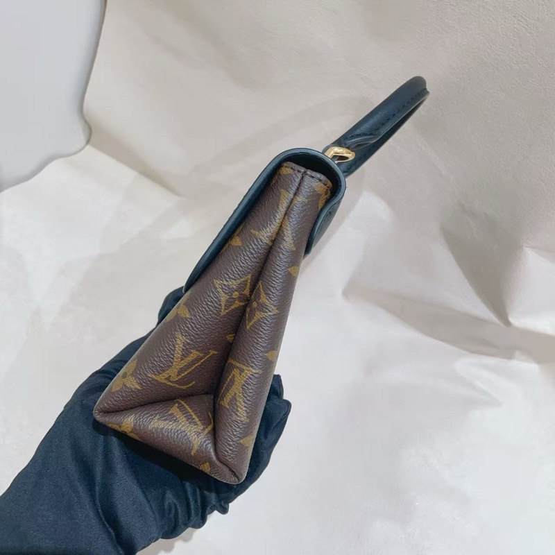 LV路易威登locky bb鎖頭包-4