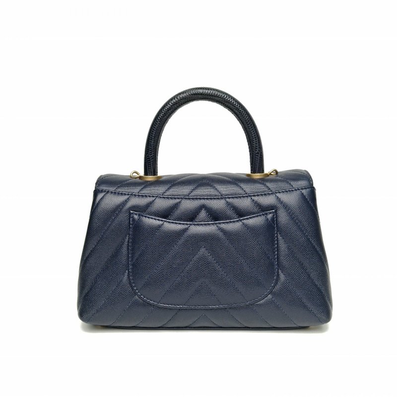 CHANEL CocoHandle小號藍色荔枝牛皮26開金扣V紋肩背包-2