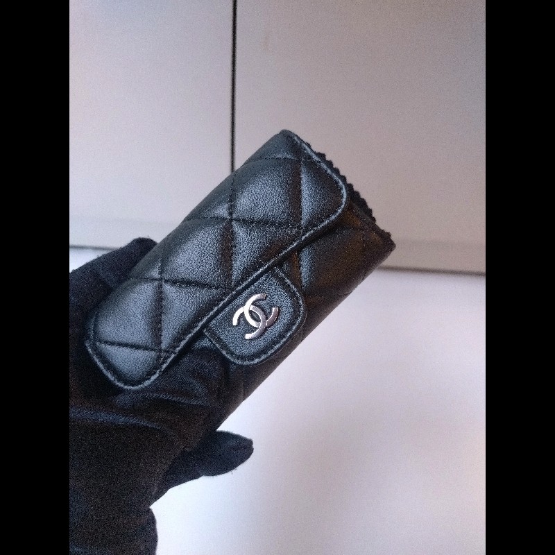 Chanel 黑羊皮菱格6孔鑰匙包-1