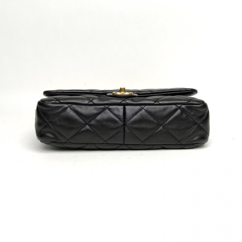 CHANEL 22P粗鏈條單肩包中號黑色羊皮晶片開金扣肩背包-4