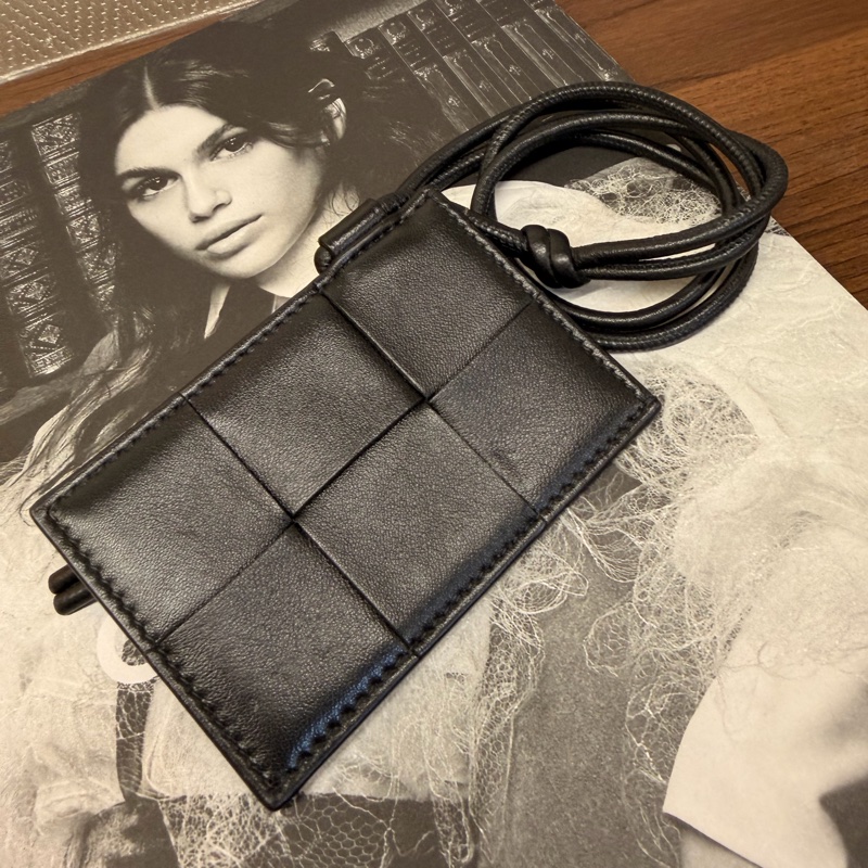 BV 黑牛皮大編織格識別證-0