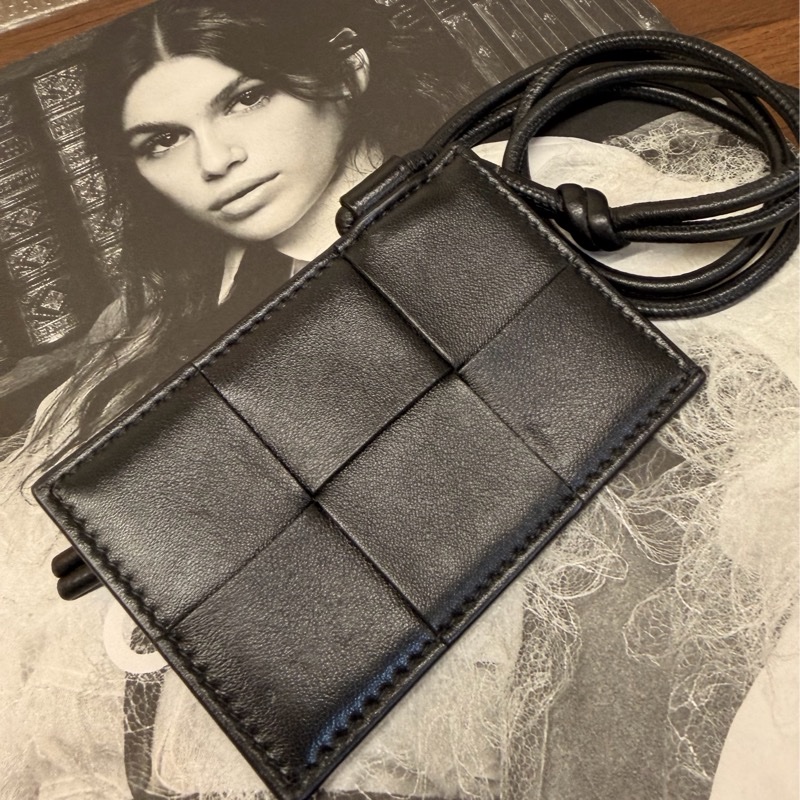 BV 黑牛皮大編織格識別證-5